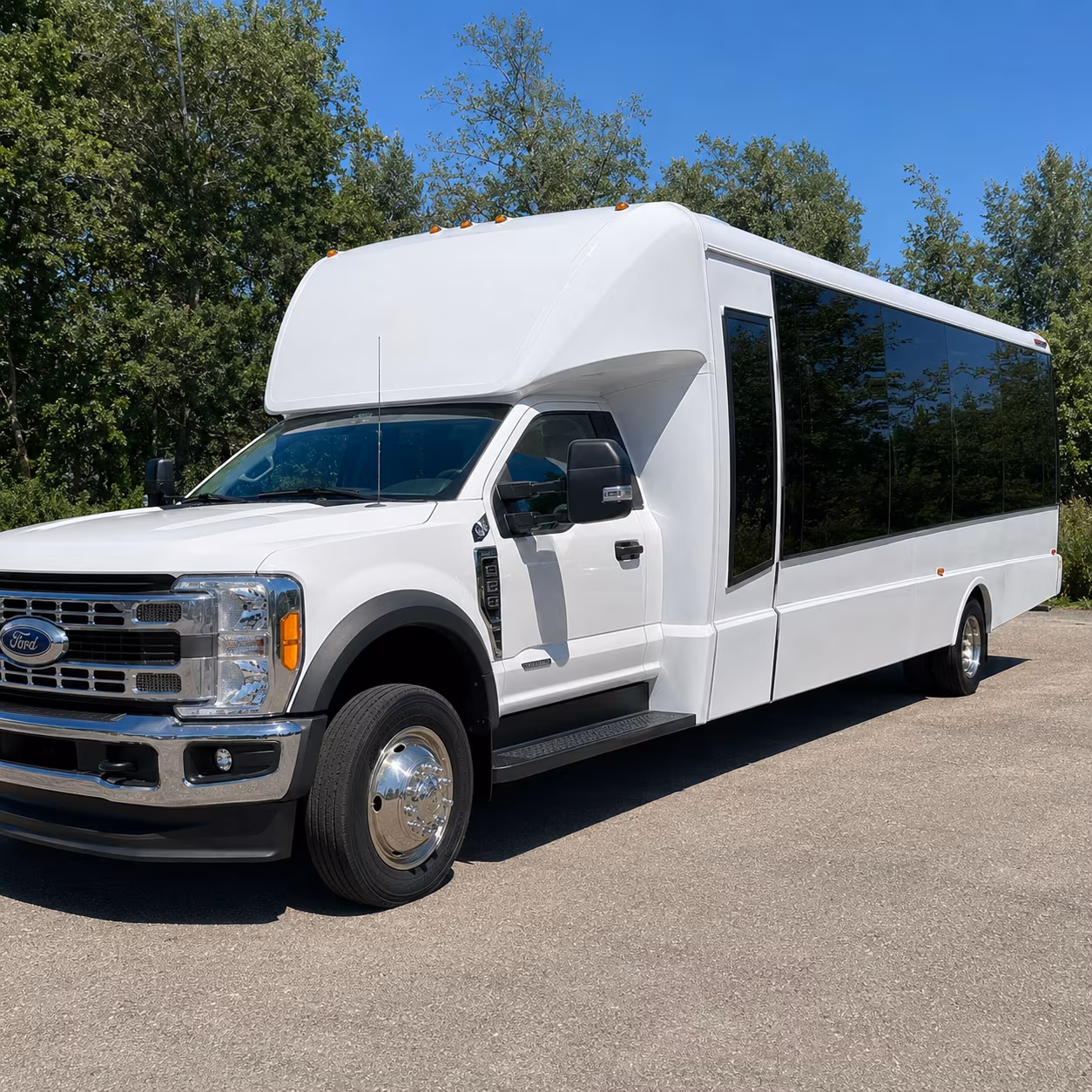 corporate airport transfer buses between livonia and dtw
