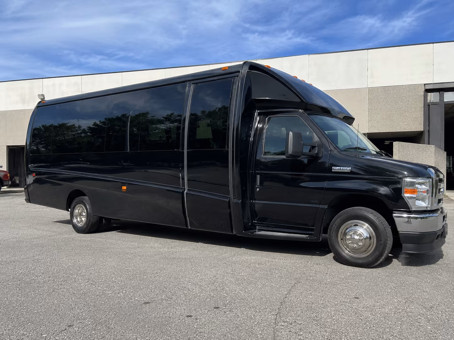 party buses to meadow brook amphitheatre from the livonia area