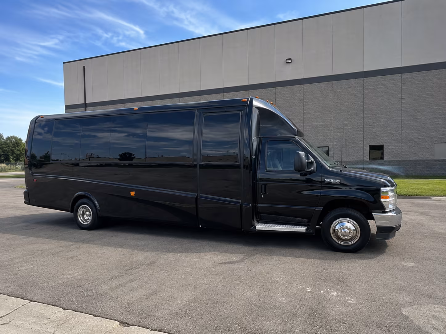 shuttle buses to detroit s club and theater concert venues